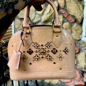 Louis Vuitton light pink pat and leather bucket bag  it is AUTHENTIC!!!!!!